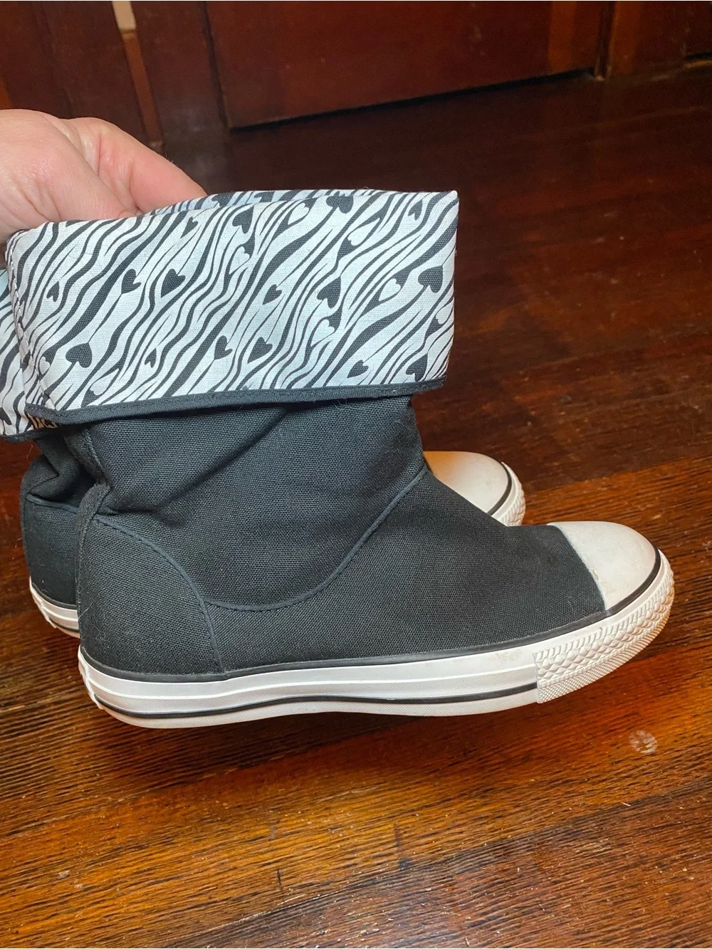 Converse stylish black